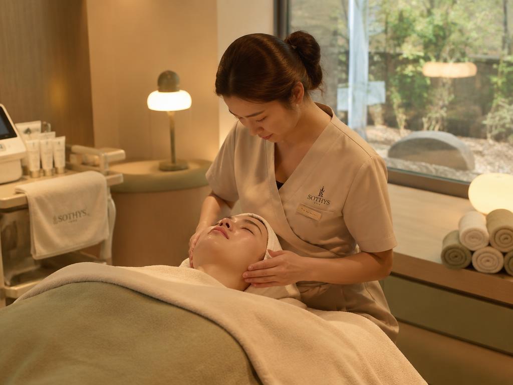A K-beauty facial treatment at a Seoul skincare clinic